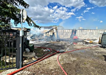 Duży pożar hali w Starej Tuchorzy
