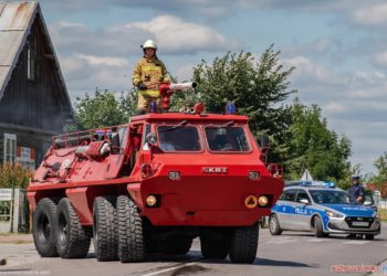 Wojskowy transporter w służbie druhom z OSP Drzewica