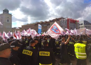 Mundurowi zaprotestują w Warszawie. Jest data!