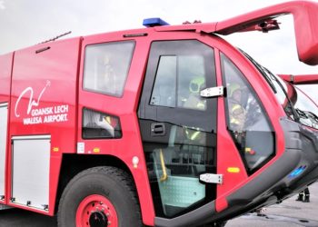 Lotnisko w Gdańsku szuka strażaków