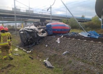 Gdańsk: Betoniarka spadła z wiaduktu