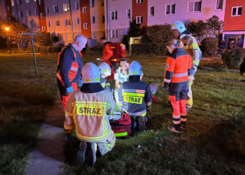 Lębork: Zerwał się balkon w budynku wielorodzinnym. Dwie osoby zostały poszkodowane