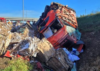 Dachowanie ciężarówki na trasie S5