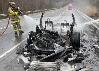 Strażacy gasili Teslę. Zużyli ponad 45 tysięcy litrów wody