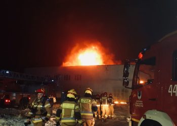 Pożar hali magazynowej w Gdyni