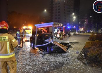 Warszawa: Wjechał w przystanek autobusowy. Dostał mandat