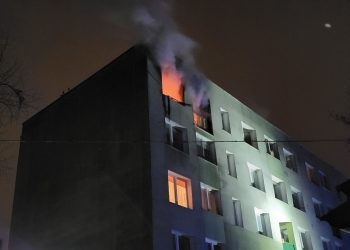 Wyskoczył z czwartego piętra. Uciekał przed ogniem
