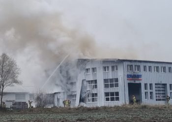Pożar w serwisie ciężarówek w Ustroniu. Nie żyje jedna osoba