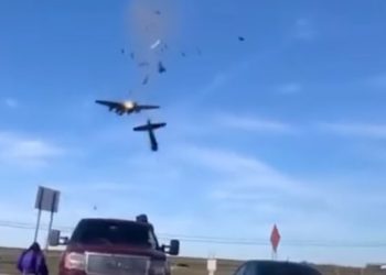 USA: Dwa samoloty zderzyły się podczas pokazów [WIDEO]
