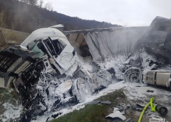 Zderzenie ciężarówek i pożar na DK19