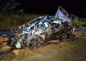 Tragedia na drodze. Osobówka zderzyła się z kombajnem