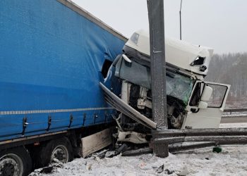 Wypadek na A4. Kierowca ciężarówki trafił do szpitala