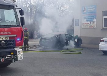 Pożar elektrycznej Tesli w Piotrkowie Trybunalskim
