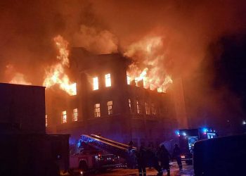 Pożar hali w Radomiu. W akcji 16 zastępów