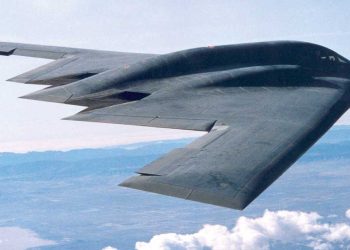 Awaryjne lądowanie B-2A Spirit. Wybuchł pożar