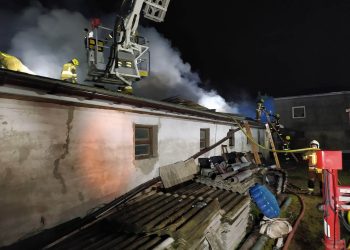 Pożar hali w Zemborzycach Tereszyńskich