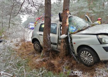 Wypadek na drodze powiatowej w Starych Grochalach