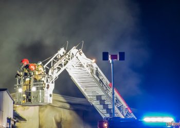 Pożar hali w Łodzi. W akcji ponad 20 zastępów