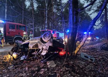 Wypadek w Adamowie. Zginęły dwie młode osoby