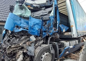 Zderzenie ciężarówek na Dolnym Śląsku. Strażak ranny podczas akcji