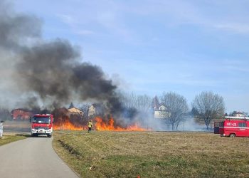 Ponad tysiąc pożarów traw w weekend