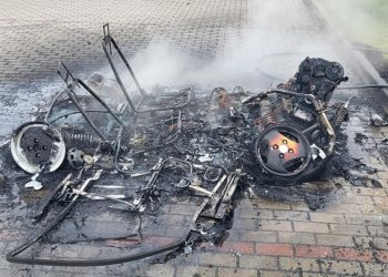 Pożar w Osiecznej. Całkowicie spłonął microcar