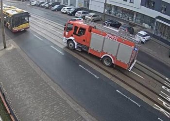 Łódź: Awaria wozu strażackiego przyczyną wypadku?