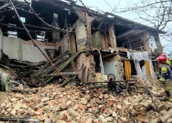 W Zębowicach runęła ściana. Wezwano grupy poszukiwawcze