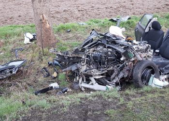 Wypadek na DW401. Wezwano śmigłowiec LPR