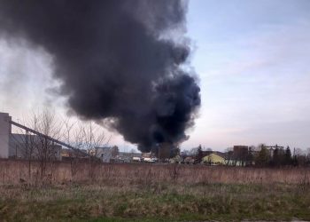 Nowym Modlinie płonie składowisko odpadów