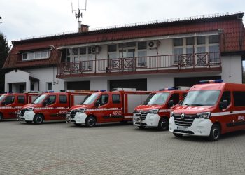 Jednostki OSP z Dąbrowy Górniczej dostały nowe pojazdy