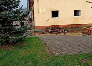 Pożar w remizie OSP Krajkowo. Zadysponowano osiem zastępów