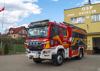 Druhowie z OSP Krzęcin zyskali nowego MAN-a