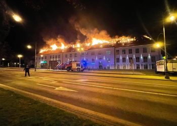 Pożar dachu galerii handlowej w Ełku