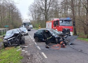 Wypadek pod Łaskiem. Wezwano śmigłowiec LPR