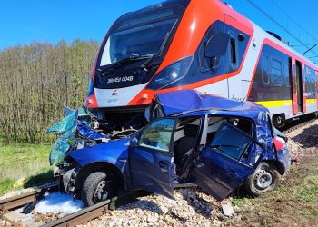 Wypadek na przejeździe kolejowym. Nie żyją dwie osoby