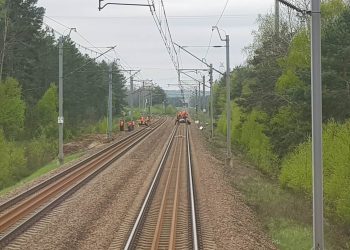 Robotnicy na czynnym torze. Mogło dojść do tragedii