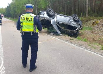 Wypadek na DW685. W osobówce kilkanaście osób