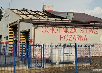 Silny wiatr zerwał dach z remizy OSP