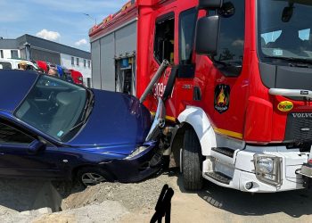 Kolizja z wozem strażackim OSP. Kierowca dostał mandat
