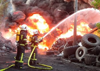 Ogromny pożar składowiska opon w Wilkowie