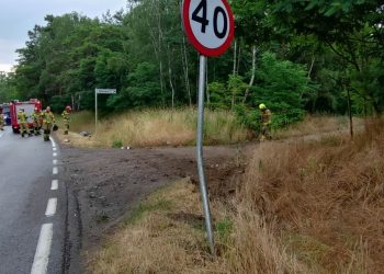 Wypadek motocykla w Dęborzycach. Nie żyją dwie osoby
