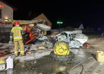 Radonice: Zderzenie osobówki z ciągnikiem rolniczym [WIDEO]