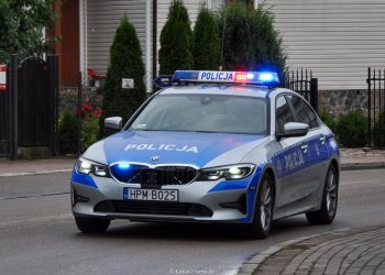 Wypadek z udziałem rządowej kolumny. Ranni policjanci