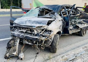 Dachowanie osobówki na S8 w Markach. Lądował śmigłowiec LPR