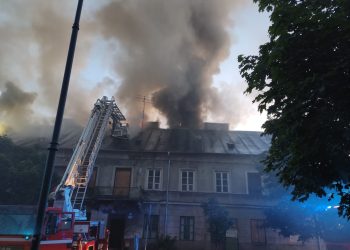 Pożar dwóch kamienic w centrum Radomia