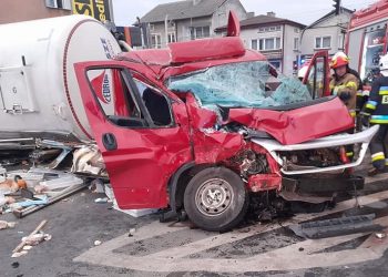 Wypadek w Żurominie. Cysterna na boku