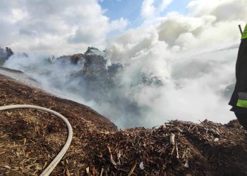 Pożar składowiska biomasy w gminie Kleczew