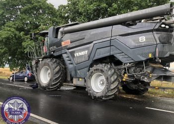 Zderzenie osobówki z kombajnem. Nie żyje młody kierowca