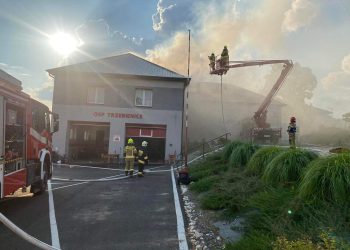 Pożar remizy OSP Trzebienice. Trwa akcja gaśnicza